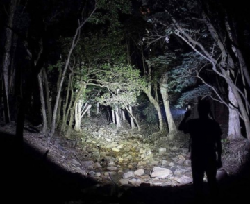 TopLEDverlichting.nl Felle Militaire Zaklamp LED 1800 Lumen - Waterdicht - Zoomfunctie - Scouting – Bos – Camping – Vakantie – Survivallen – Veiligheid foto 8