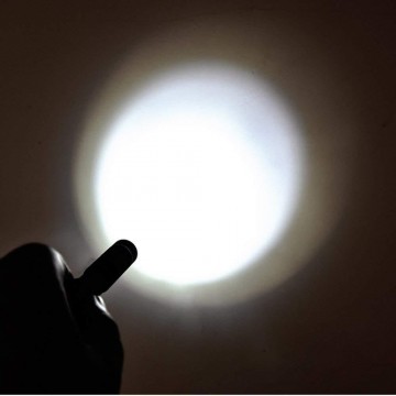 TopLEDverlichting.nl Ultra Mini LED Zaklamp - Pen formaat Slechts 9cm - Wit Licht 300 Lumen - Sterk Aluminium - Waterproof - Inclusief AAA Batterij foto 6